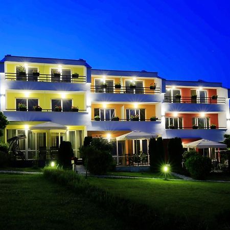 Stayinn Rainbow Houses Beachfront By Asteri Hotels ซันนีบีช ภายนอก รูปภาพ