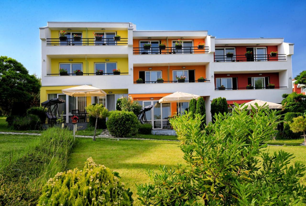 Stayinn Rainbow Houses Beachfront By Asteri Hotels ซันนีบีช ภายนอก รูปภาพ