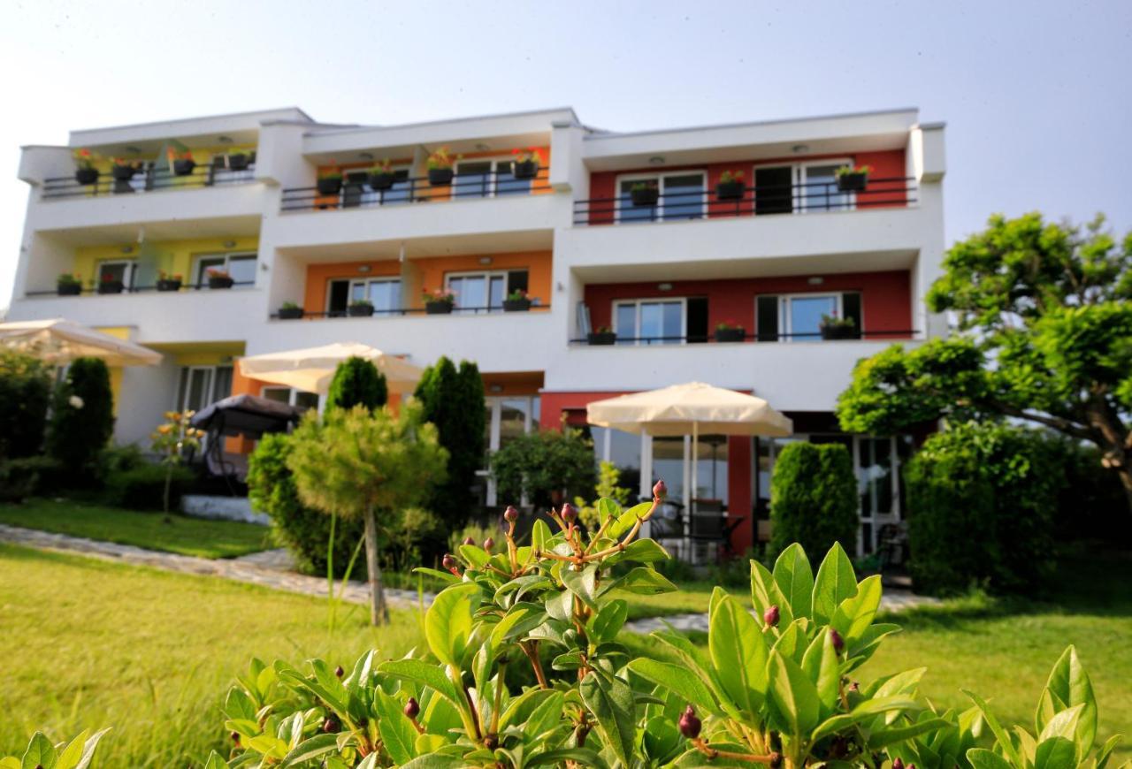 Stayinn Rainbow Houses Beachfront By Asteri Hotels ซันนีบีช ภายนอก รูปภาพ