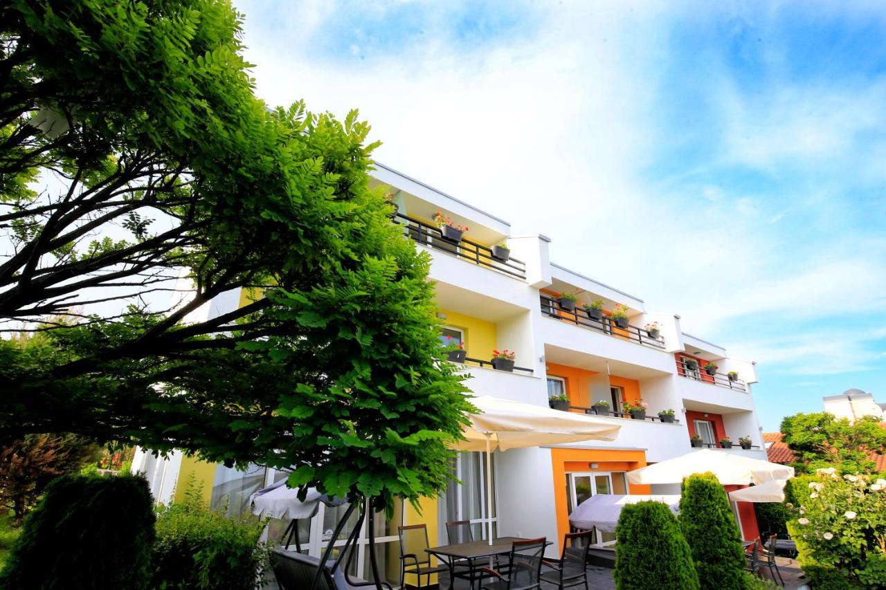 Stayinn Rainbow Houses Beachfront By Asteri Hotels ซันนีบีช ภายนอก รูปภาพ