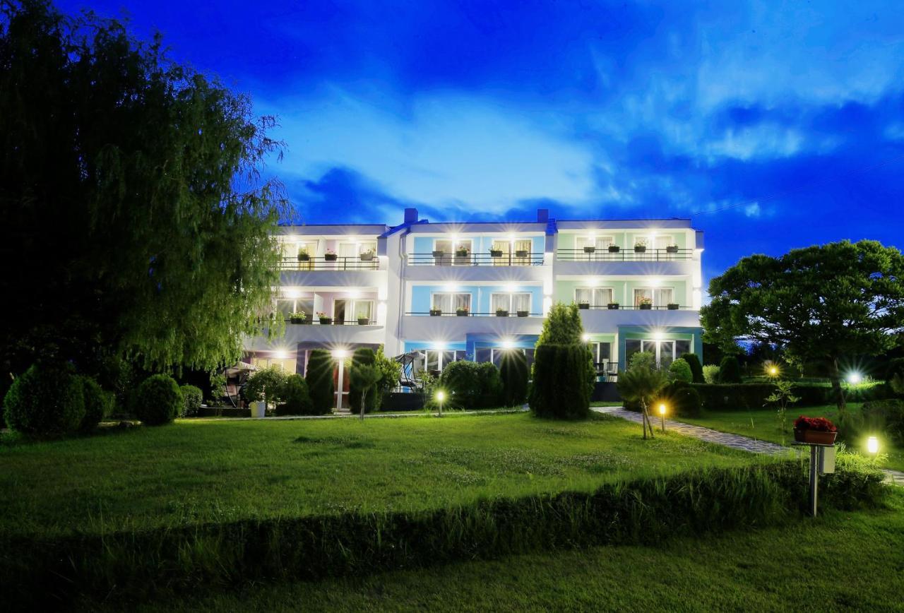 Stayinn Rainbow Houses Beachfront By Asteri Hotels ซันนีบีช ภายนอก รูปภาพ