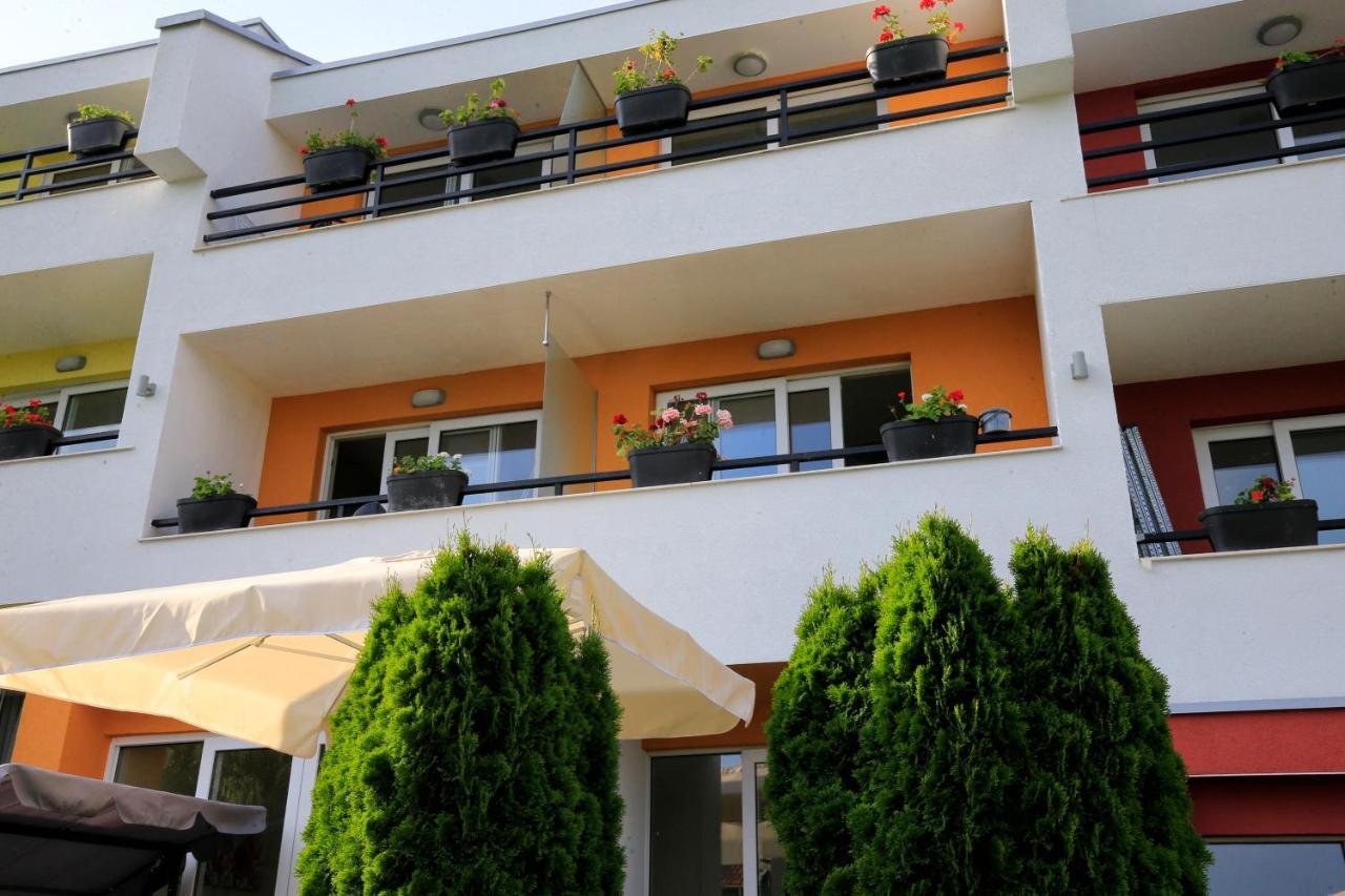 Stayinn Rainbow Houses Beachfront By Asteri Hotels ซันนีบีช ภายนอก รูปภาพ