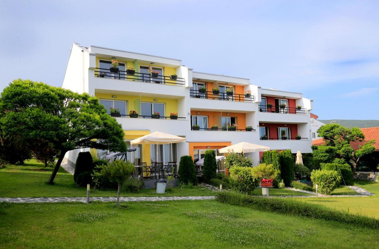 Stayinn Rainbow Houses Beachfront By Asteri Hotels ซันนีบีช ภายนอก รูปภาพ
