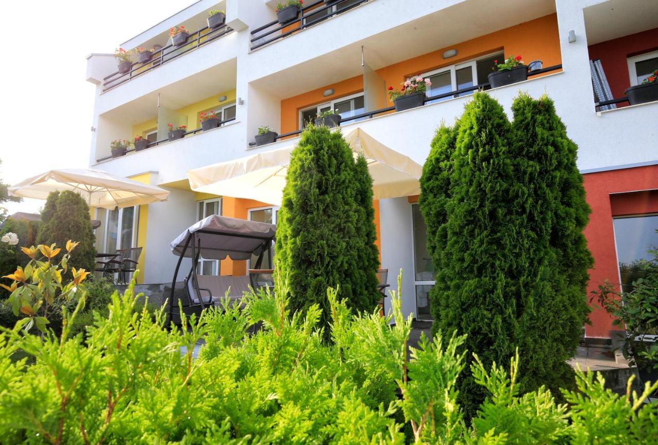 Stayinn Rainbow Houses Beachfront By Asteri Hotels ซันนีบีช ภายนอก รูปภาพ