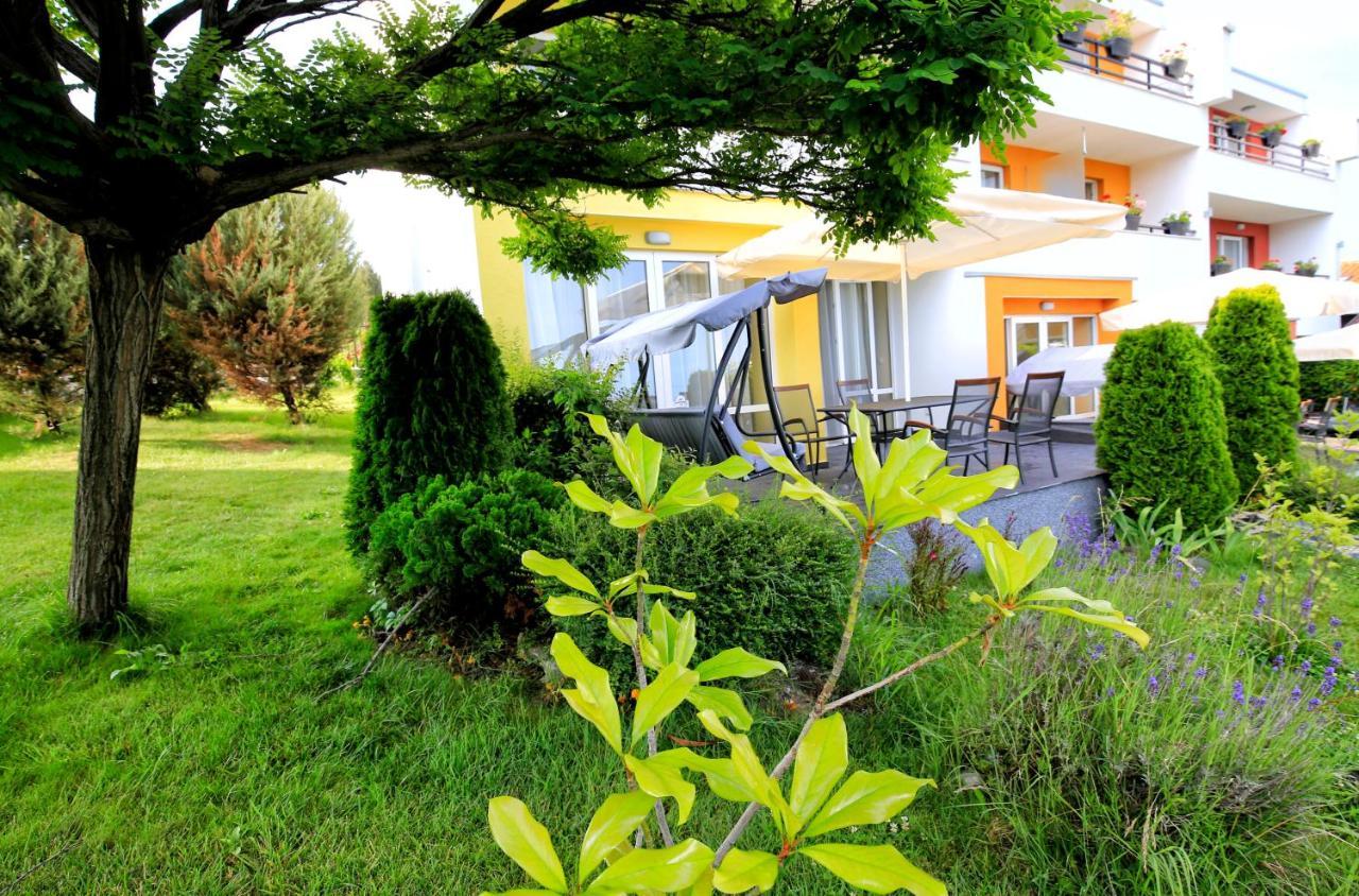 Stayinn Rainbow Houses Beachfront By Asteri Hotels ซันนีบีช ภายนอก รูปภาพ