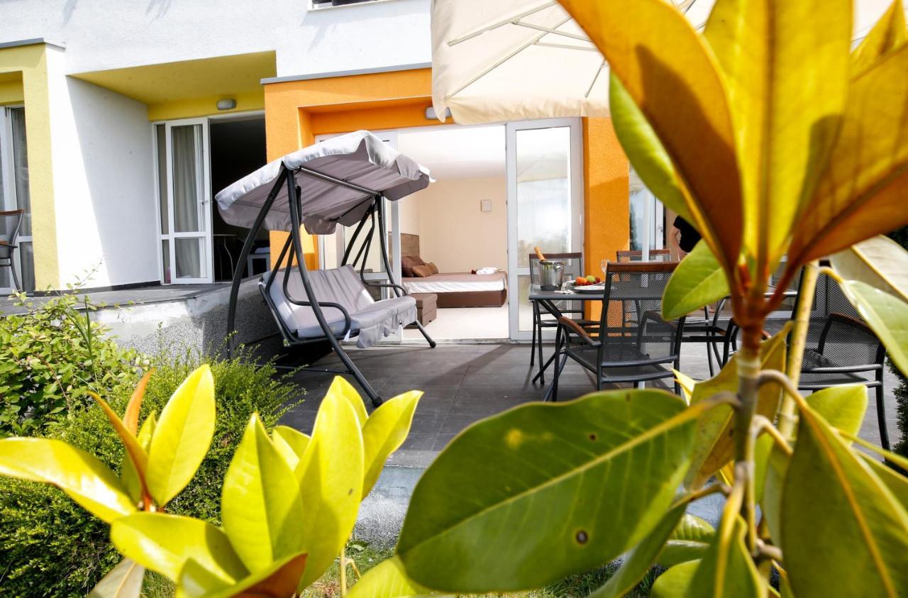 Stayinn Rainbow Houses Beachfront By Asteri Hotels ซันนีบีช ภายนอก รูปภาพ
