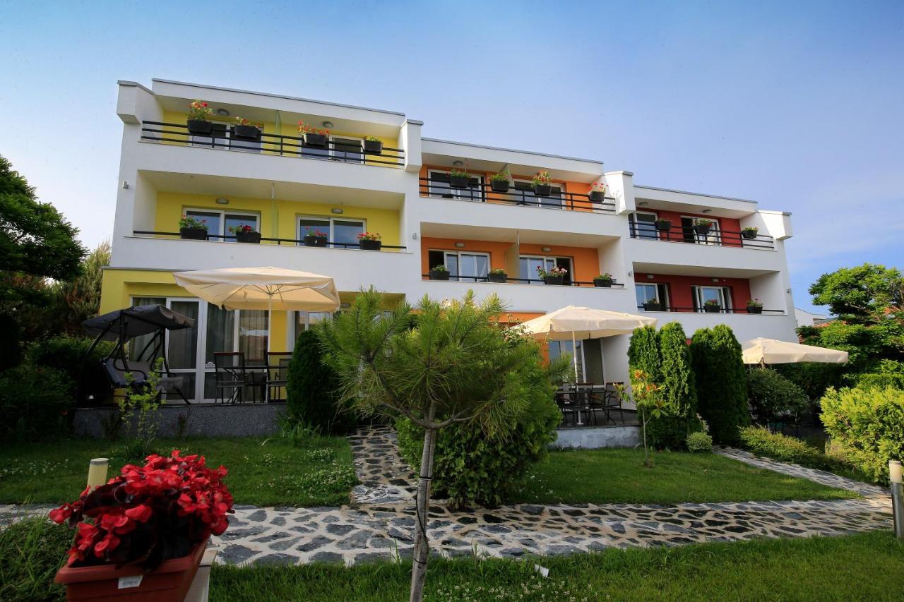 Stayinn Rainbow Houses Beachfront By Asteri Hotels ซันนีบีช ภายนอก รูปภาพ
