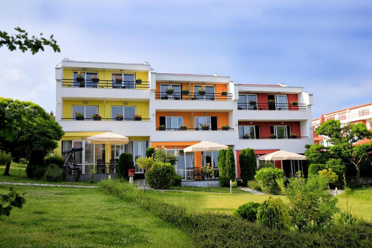 Stayinn Rainbow Houses Beachfront By Asteri Hotels ซันนีบีช ภายนอก รูปภาพ